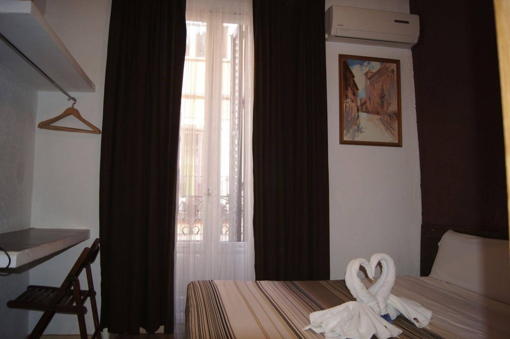 Фото Hostal A Nuestra Senora De La Paloma