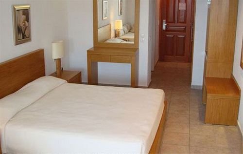 Фото Cape Kanapitsa Hotel & Suites