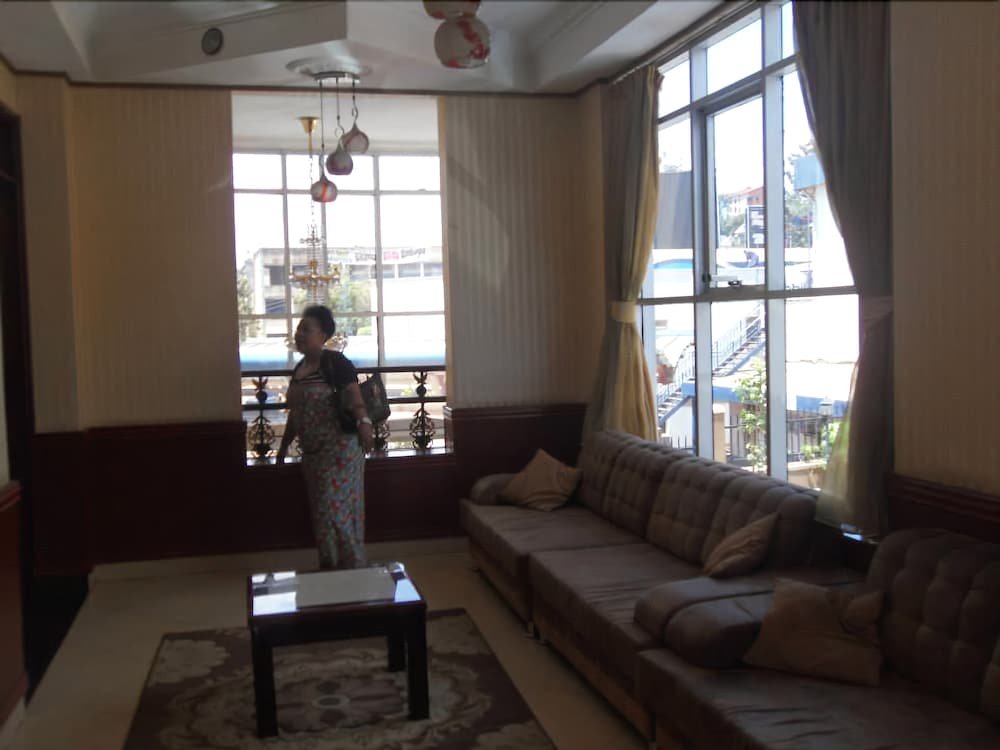 Фото Crown Jakiba Hotel