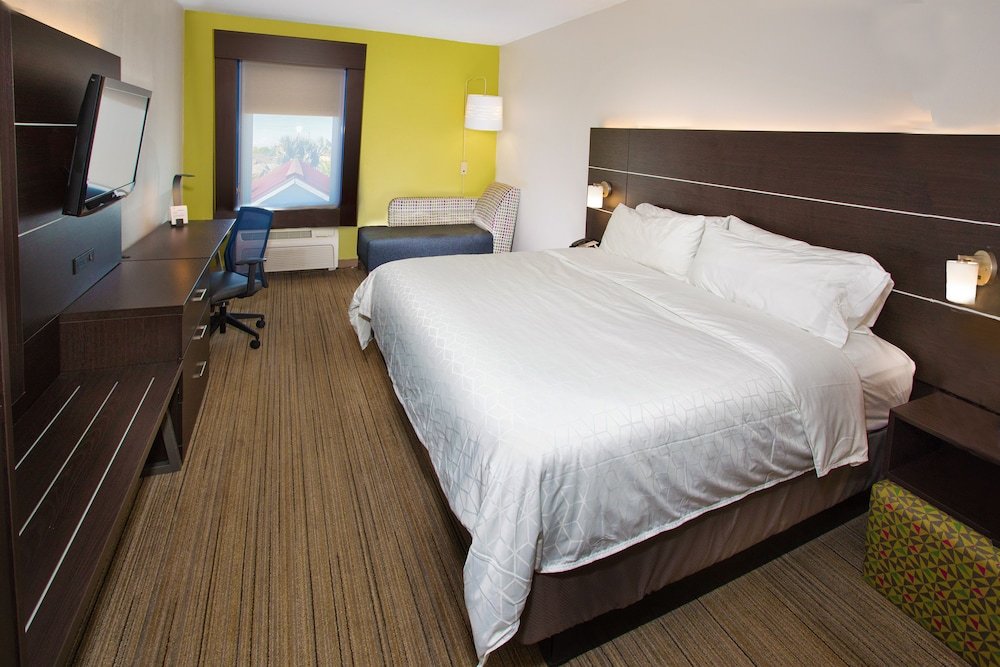 Фото Holiday Inn Express & Suites Port Charlotte, an Ihg Hotel
