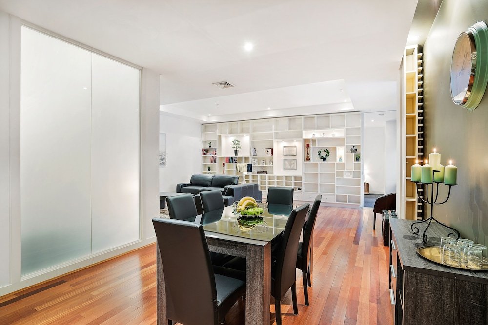 Фото Sanctuary Apartments - Collins St Cbd