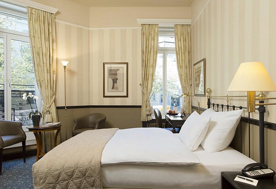 Фото Ambassador Hotel Zriuch