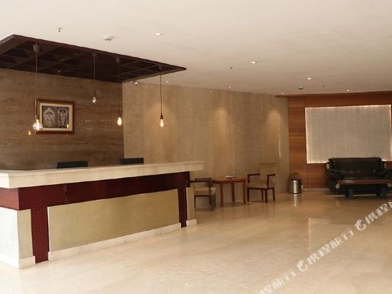 Фото Oyo 9182 Kings Crown Hotel