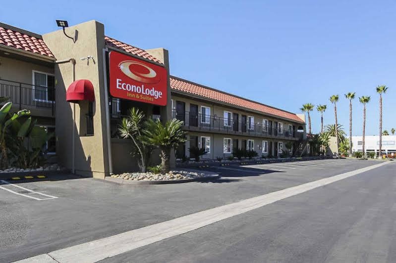 Фото Econo Lodge Inn & Suites Escondido Downtown