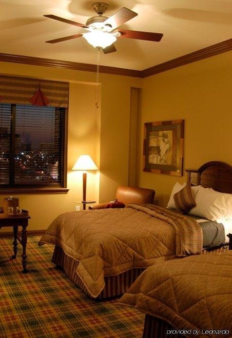 Фото The Westin Houston Downtown