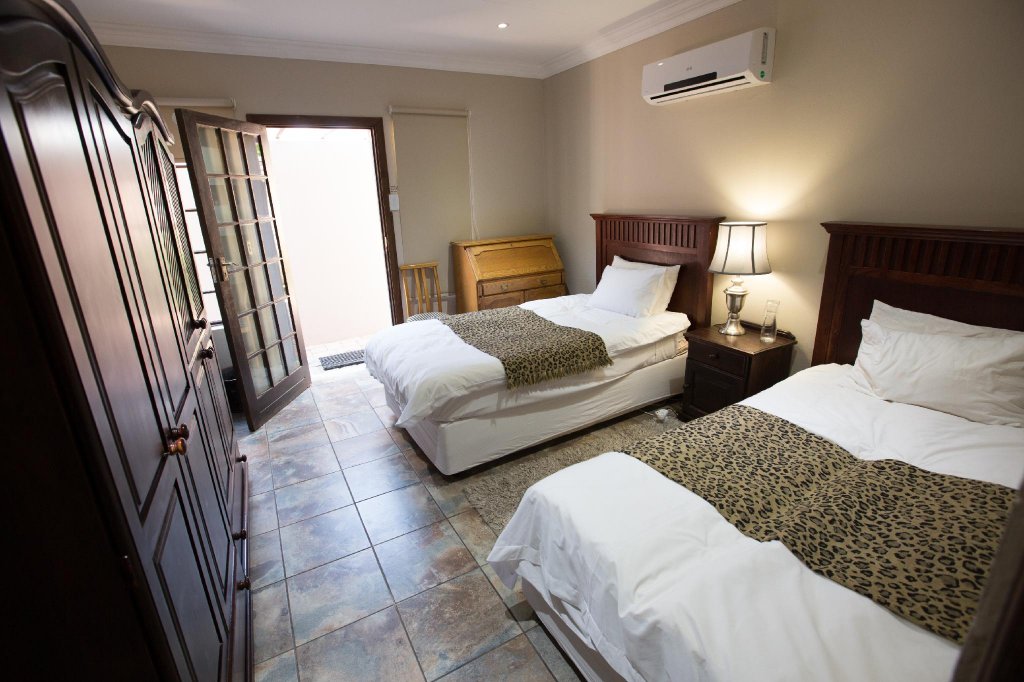 Фото MacGregors Guest House