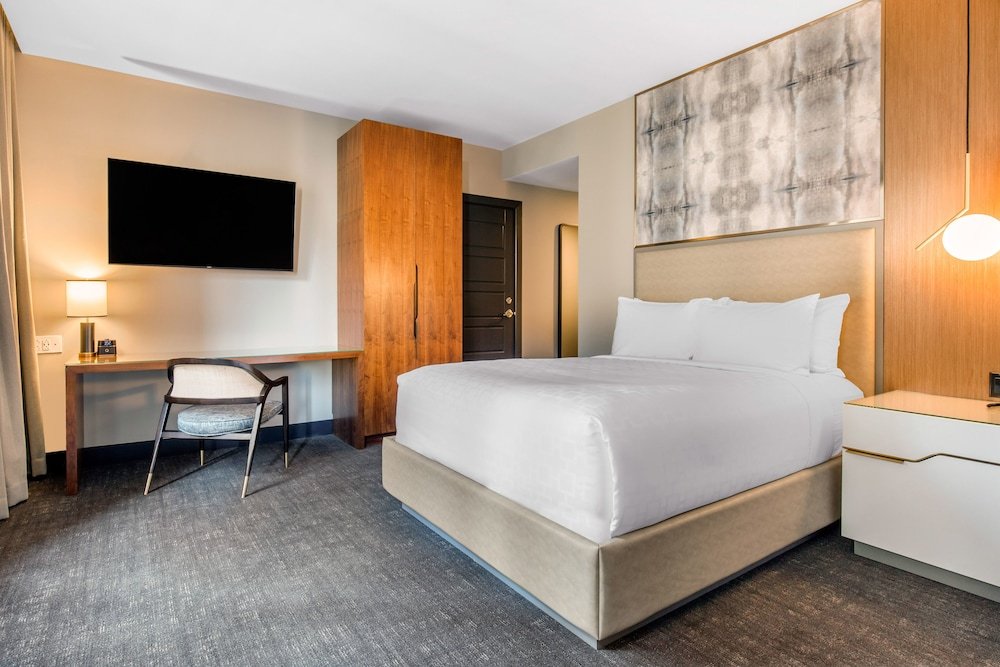 Фото Renaissance Saint Elm Dallas Downtown Hotel