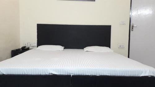 Фото Hotel Sarwan