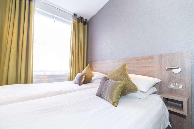 Фото Phoenix Hotel