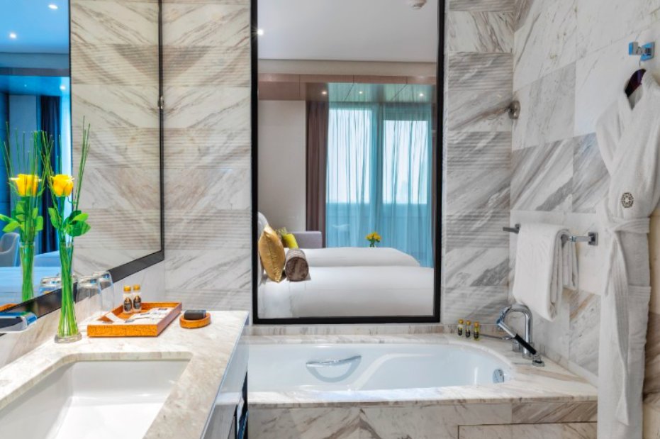 Фото Taj Jumeirah Lake Towers