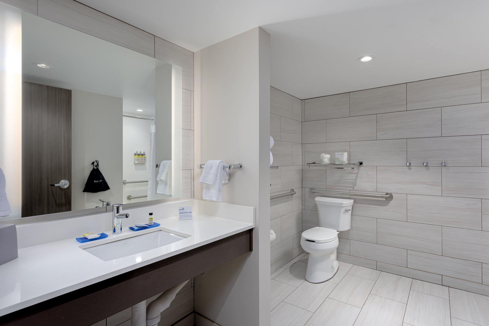 Фото Holiday Inn Express Pensacola Beach, an Ihg Hotel