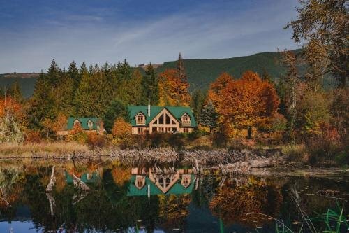 Гостиница Cowichan River Wilderness Lodge