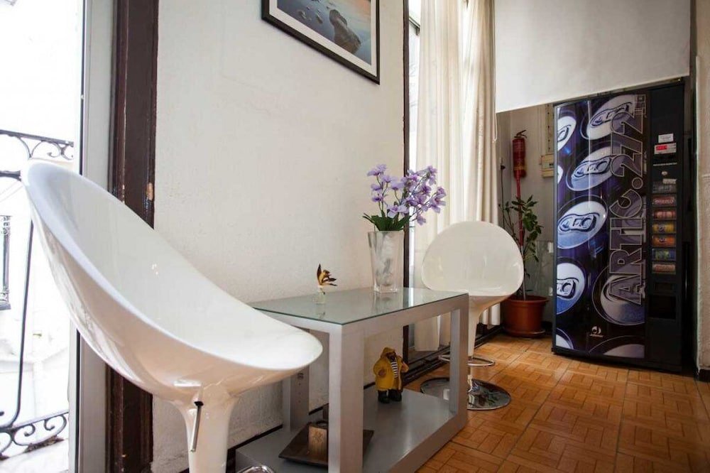 Фото Hostal Los Arcos