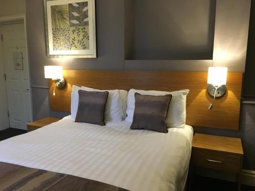 Фото The George Inn