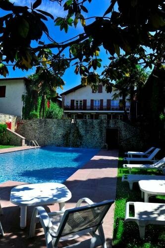 Гостиница Les Pyrenees в Байонне