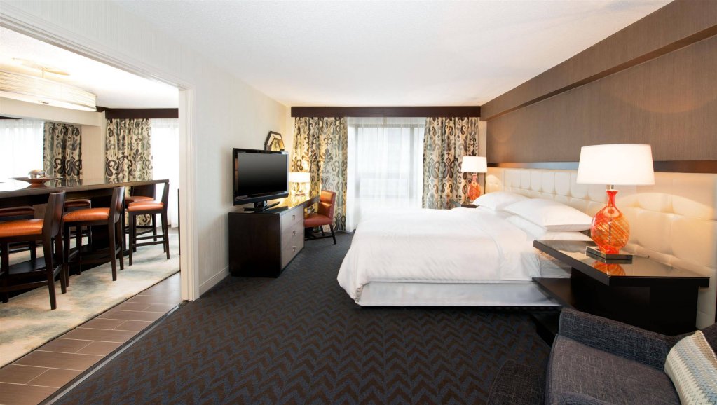 Фото Sheraton Indianapolis City Centre Hotel