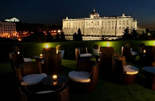 Внешний вид отеля Apartosuites Jardines de Sabatini в Мадриде, фото 4