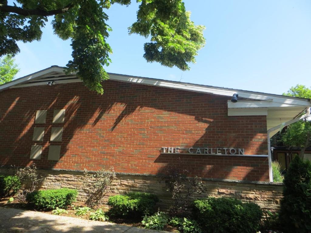 Фото Carleton of Oak Park