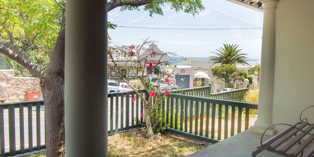 Фото Camps Bay Village