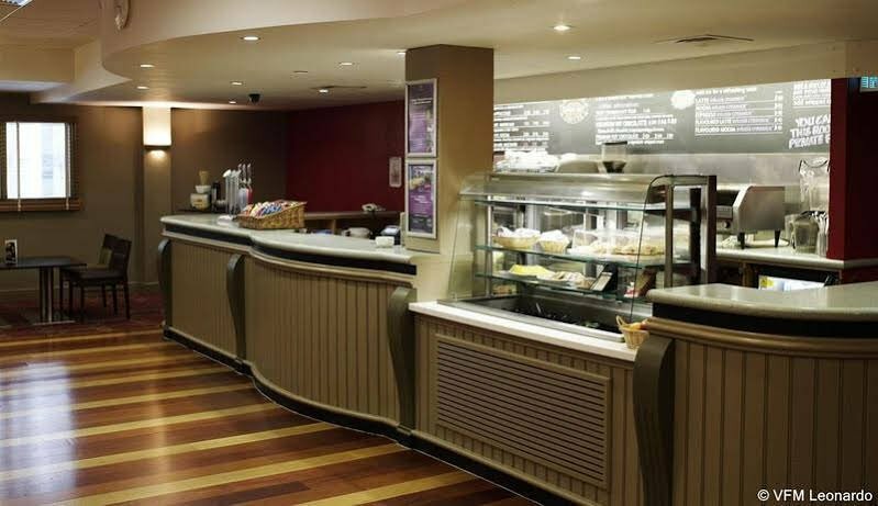 Hotel Village Hotel Leeds North, Leeds, photo