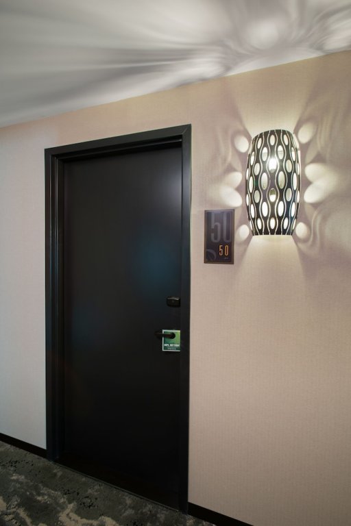 Фото The Delaney Hotel