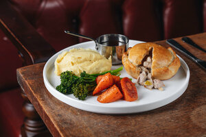 Black Lion Hotel (Richmond, 12 Finkle Street), bar, pub