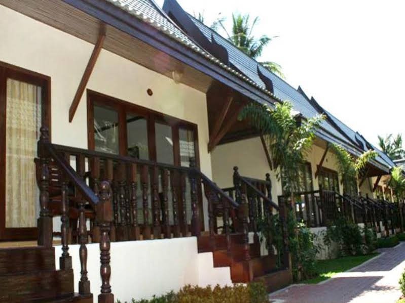 Фото Airport Beach Hotel Phuket