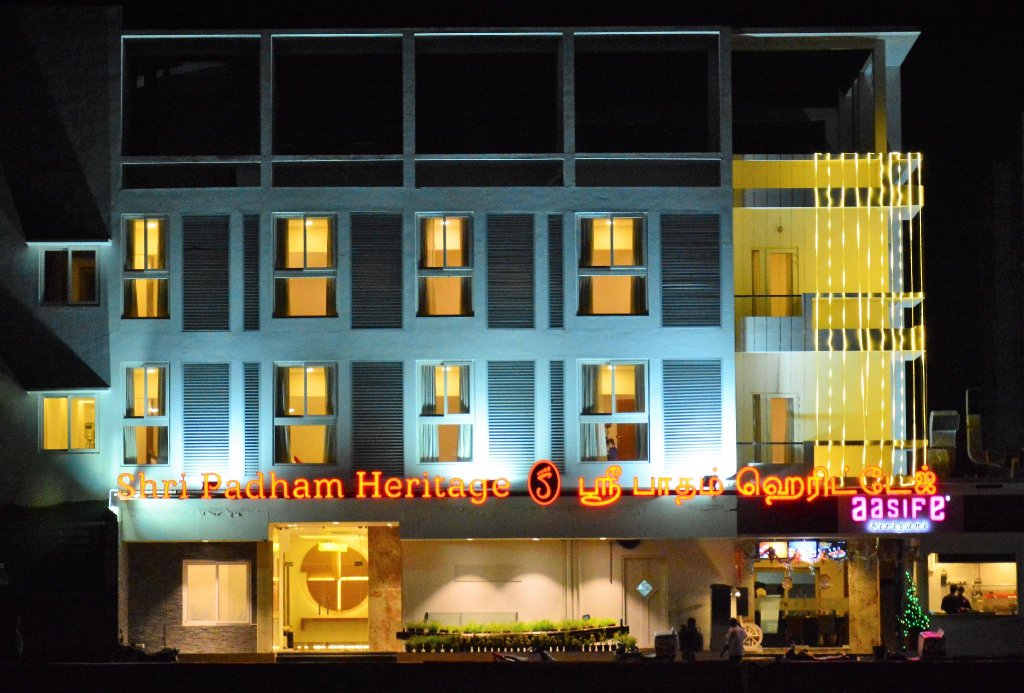 Фото отеля 1