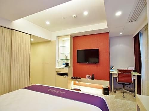 Фото The Bauhinia Hotel - Central