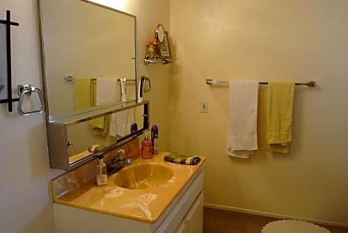 Фото Mini Mansion in Hollywood Hills