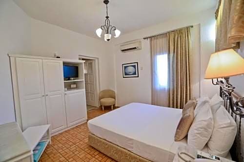 Фото Mykonos Dove Beachfront Hotel