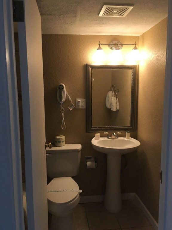 Фото Travelodge by Wyndham Hawthorne