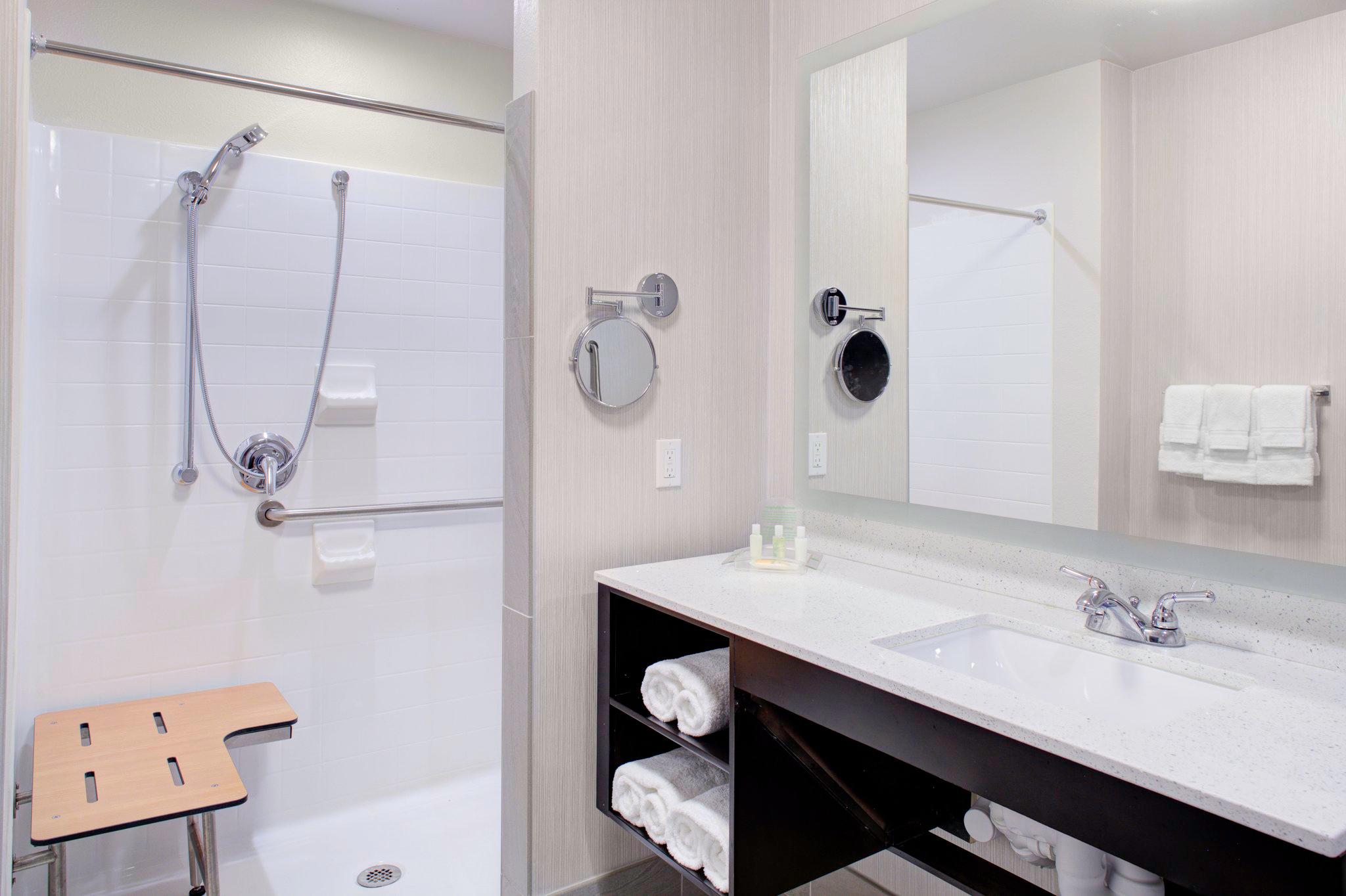Фото Holiday Inn Windsor Wine Country, an Ihg Hotel