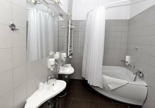 Гостиница Hotel Jarota в Яроцине