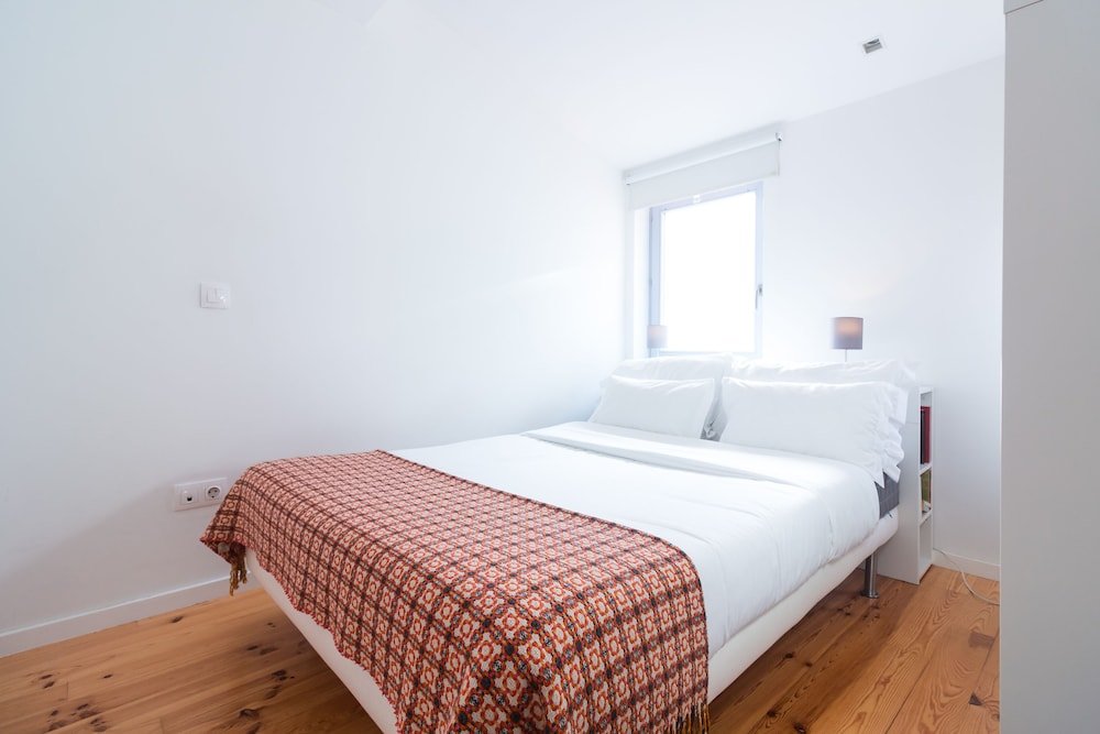 Фото Oporto Near Apartments