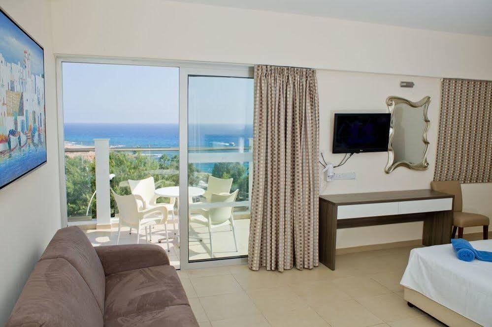 Фото Tofinis Hotel