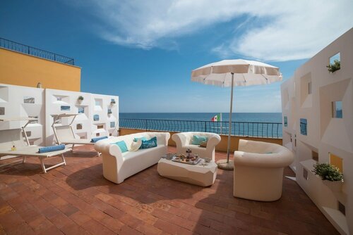 Внешний вид отеля Hotel Albatros Varigotti в Финале-Лигуре, фото 2