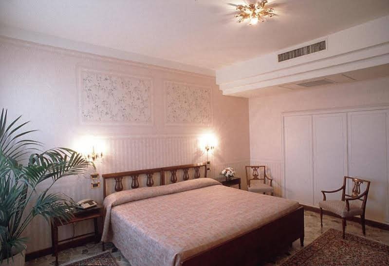 Фото Hotel Astra Ferrara