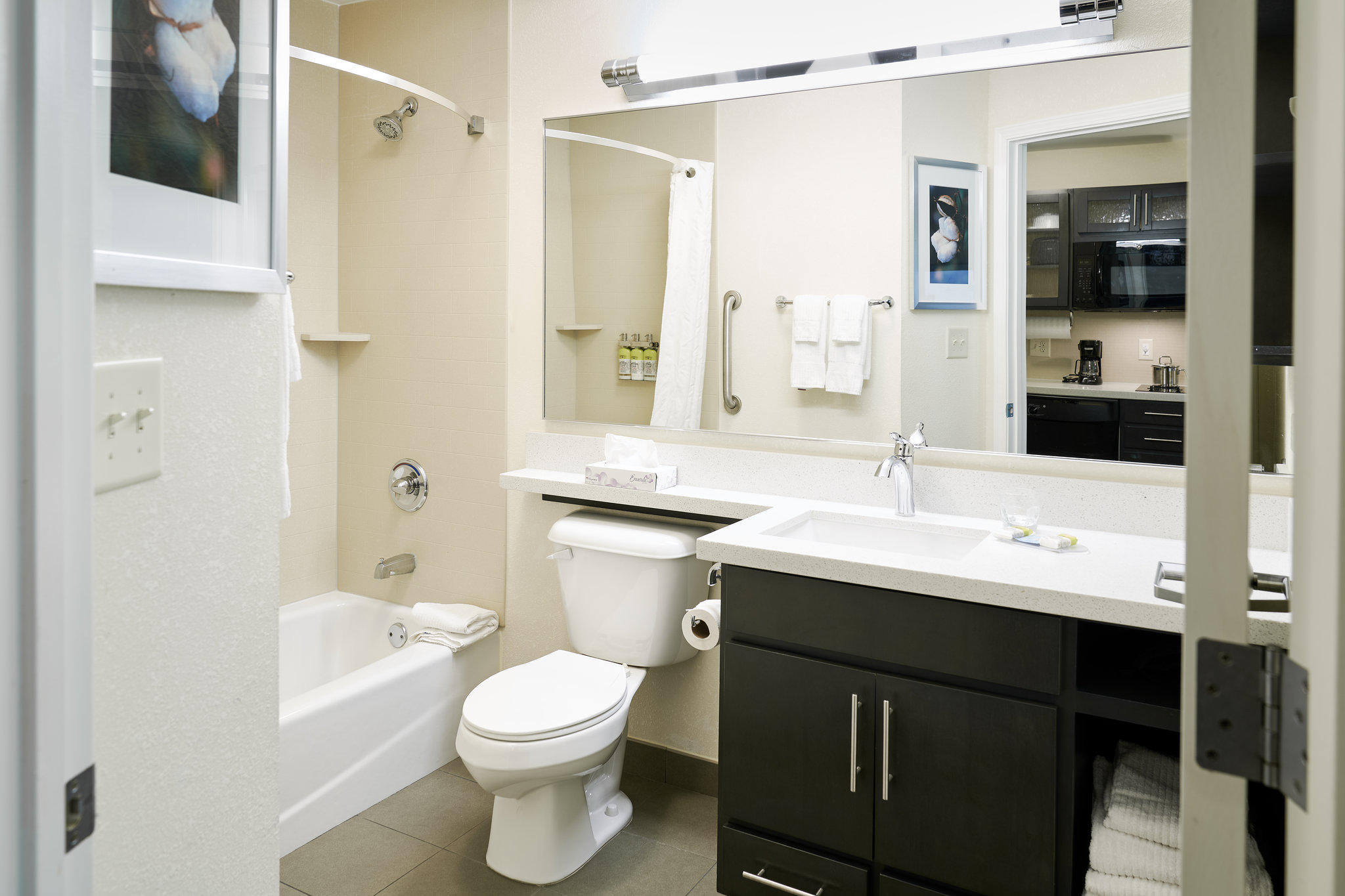 Фото Candlewood Suites Washington North, an Ihg Hotel