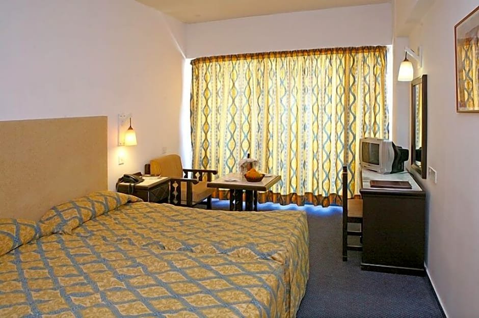 Фото Navarria Hotel