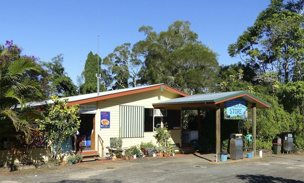 Hotel Lake Eacham Tourist Park & Self Contained Cabins, Queensland, photo