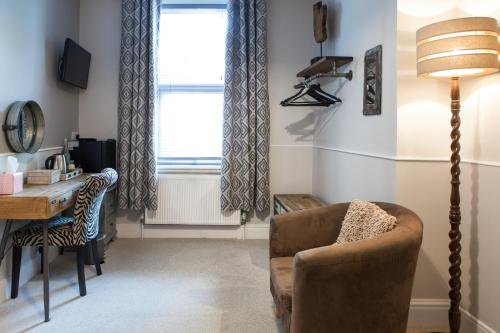 Фото Oaklands Guest House