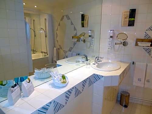 Фото Demeures & Châteaux Hôtel de Greuze