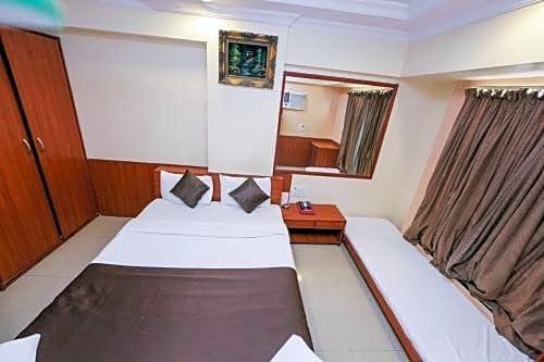 Фото Hotel Lucky Goregaon