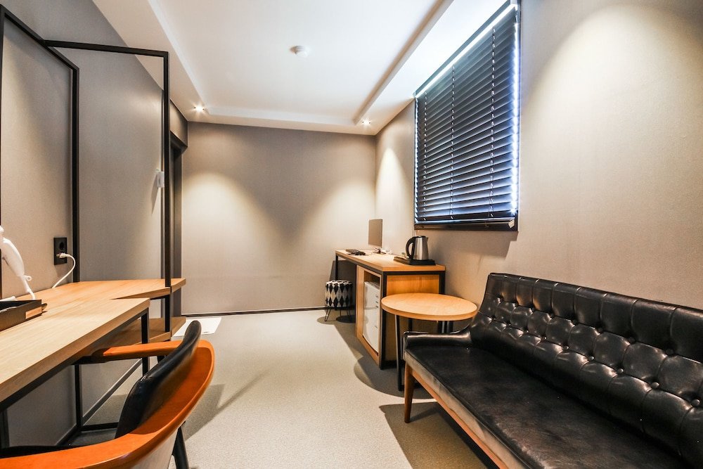 Фото Geoje Hotel Deluxe and Guest House