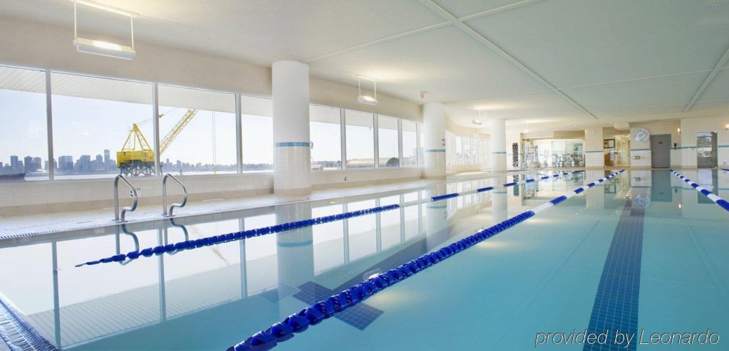 Фото Pinnacle Hotel at the Pier