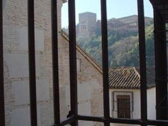 Фото Apartamentos Turisticos Alhambra