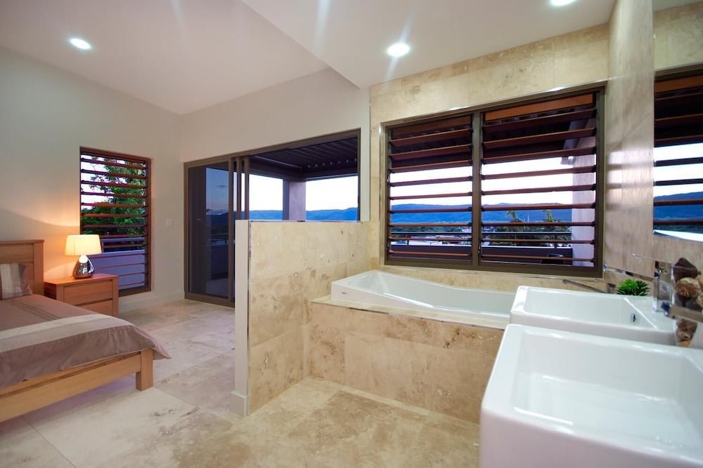 Фото Villa One on Murphy Luxury Villa