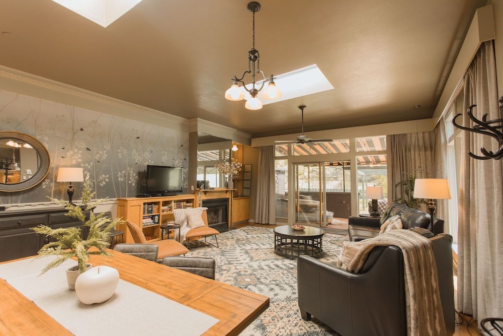 Фото Highland Haven Creekside Inn