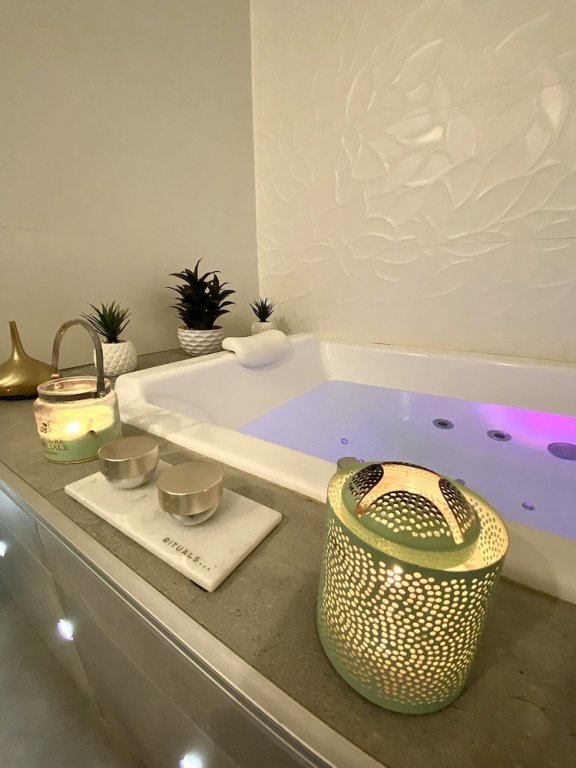 Фото Host Inn Lyon - Appartement de Luxe aux Terreaux